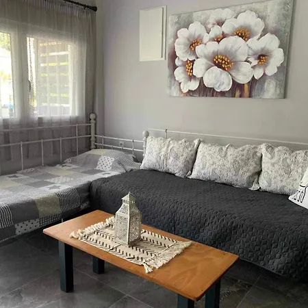 דירה Flisvos Loft By The Sea
