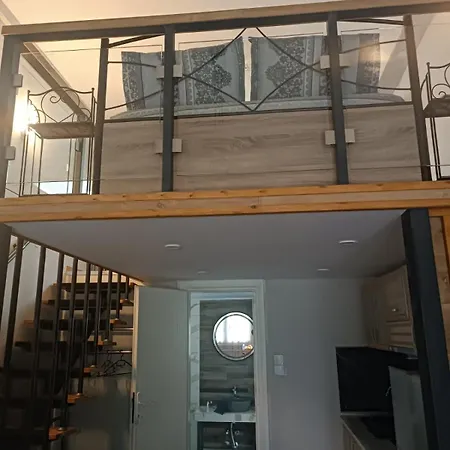 Apartment Flisvos Loft By The Sea *