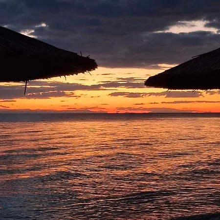 Flisvos Loft By The Sea Apartman