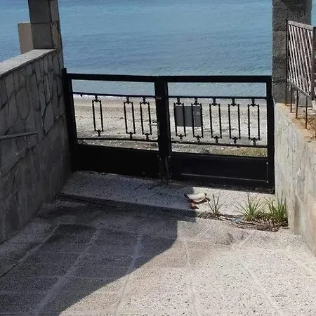 Flisvos Loft By The Sea 아파트 Skála Foúrkas