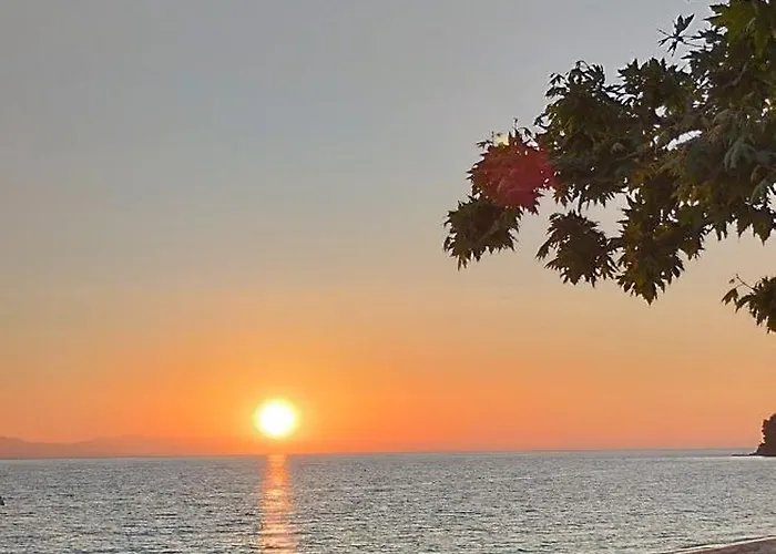 Flisvos Loft By The Sea * Skála Foúrkas